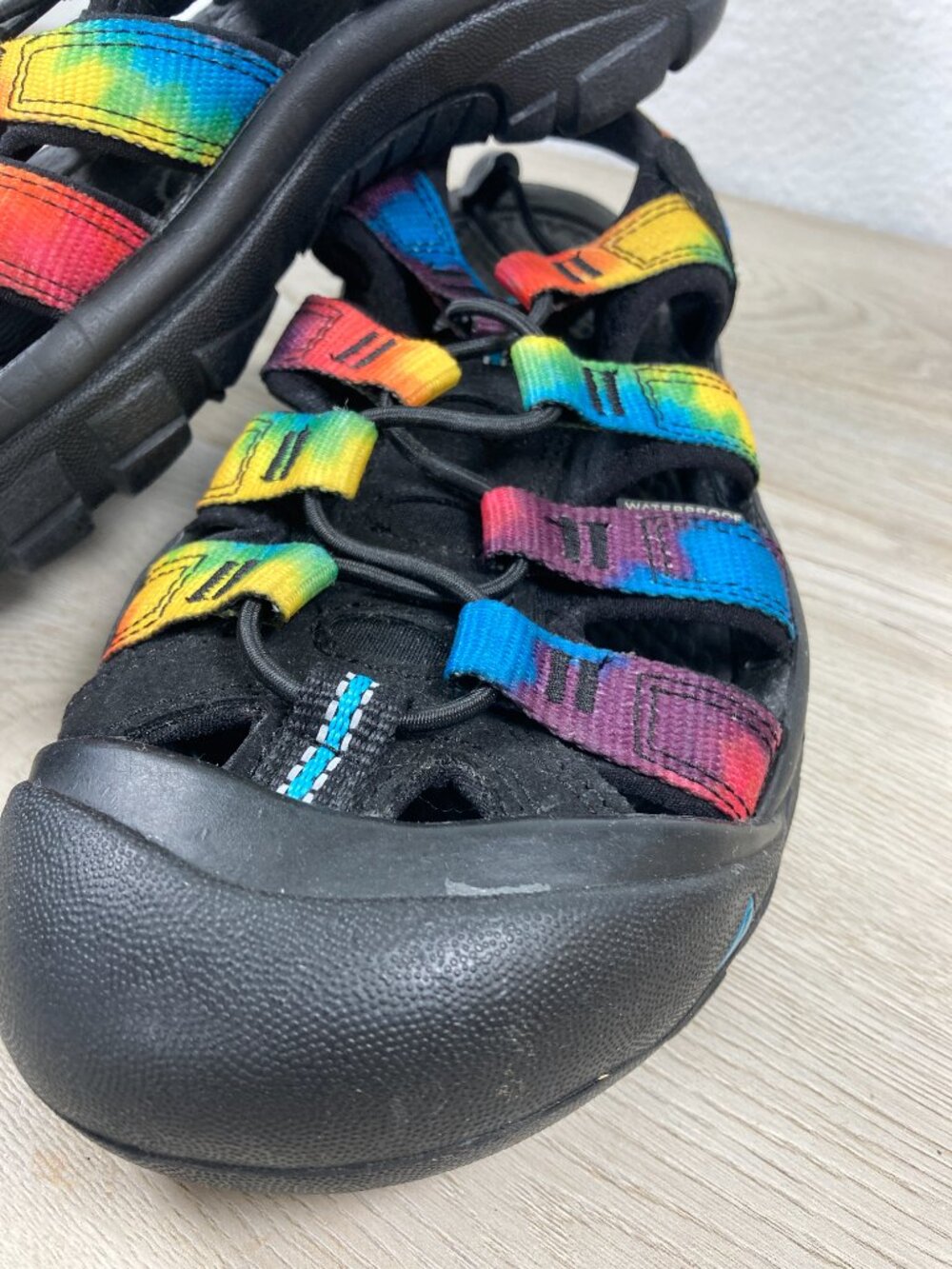 KEEN Newport Tie-Dye Sport Sandals – Rainbow Water Hiking Shoes – Women's 8.5 - Picture 3 of 9